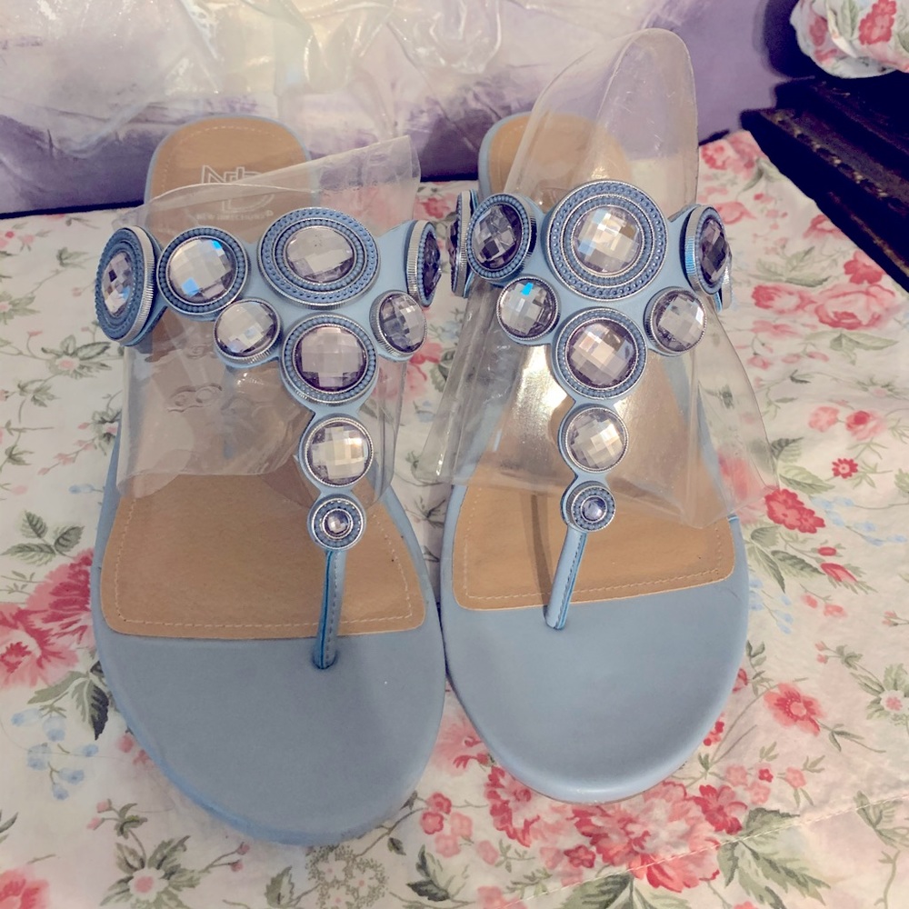 New Directions sandal wedges